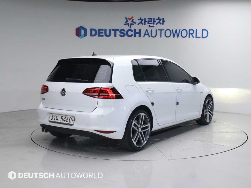 Volkswagen Golf - Vista 2