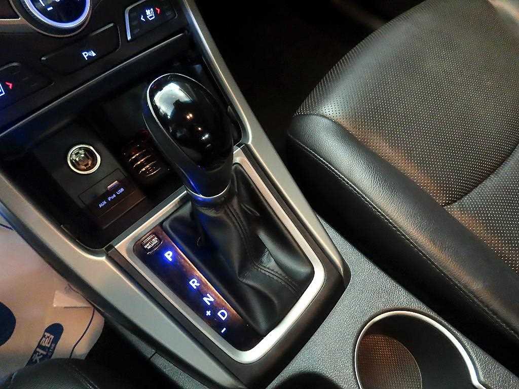 HYUNDAI Avante - Vista 12
