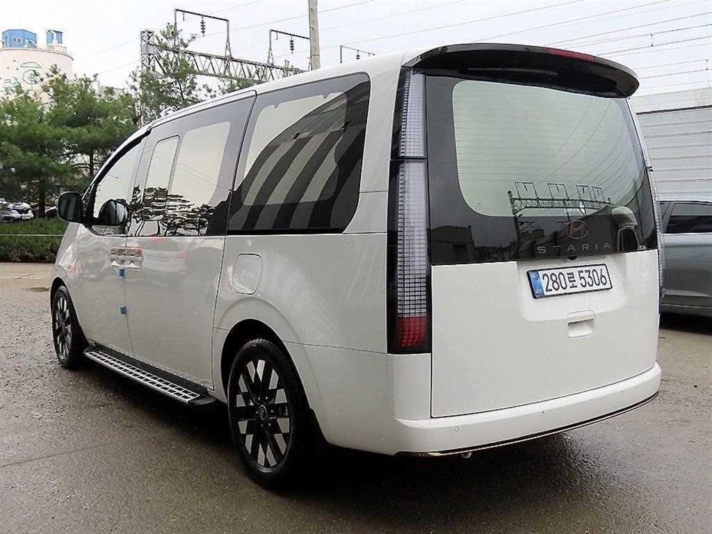 HYUNDAI Staria - Vista 3