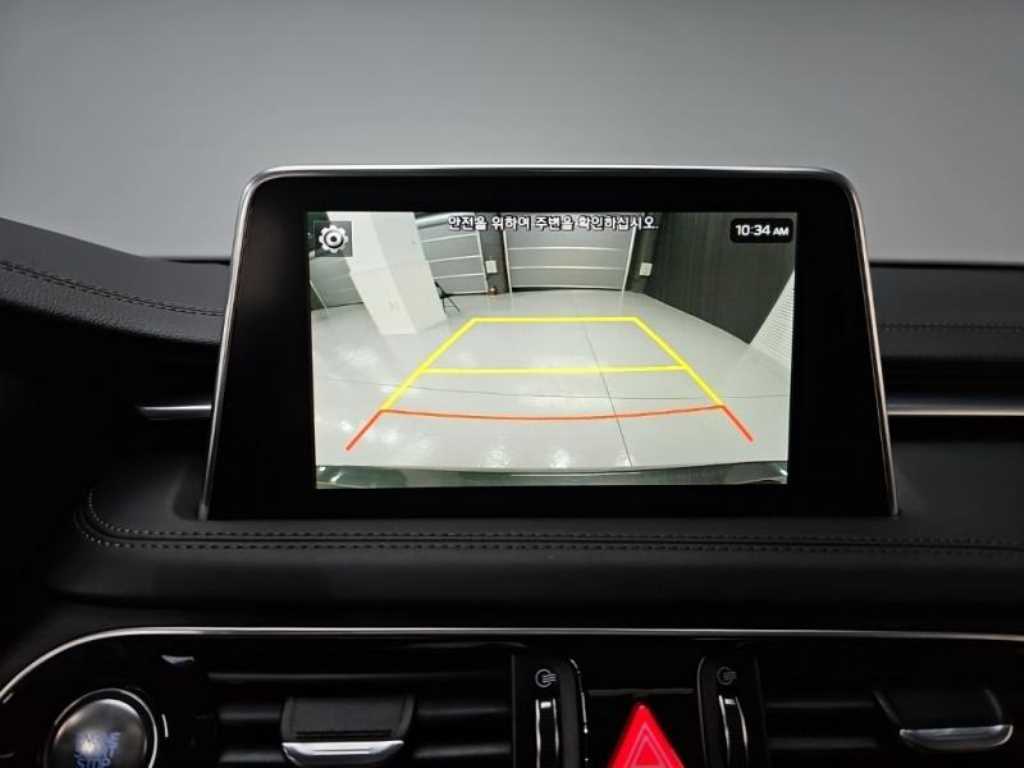 Genesis G70 - Vista 10