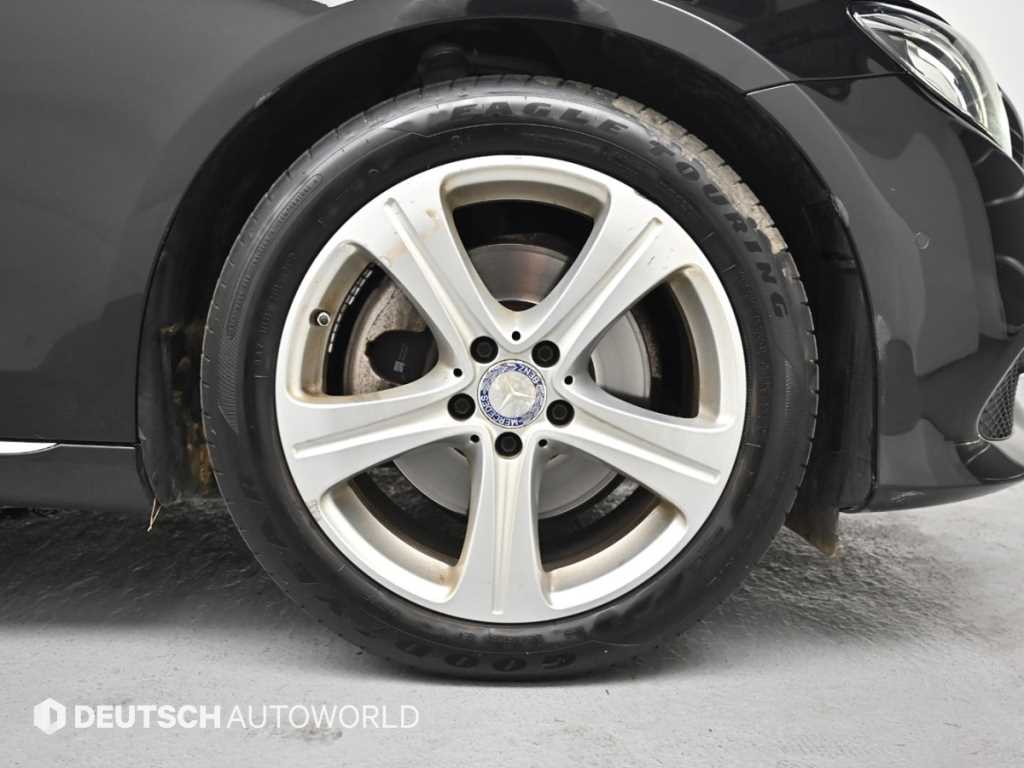 Mercedes Benz E class - Vista 5