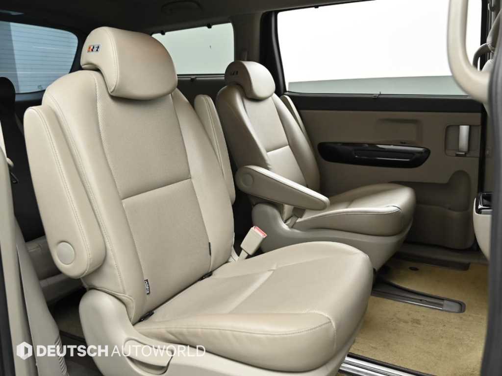 KIA Carnival - Vista 12