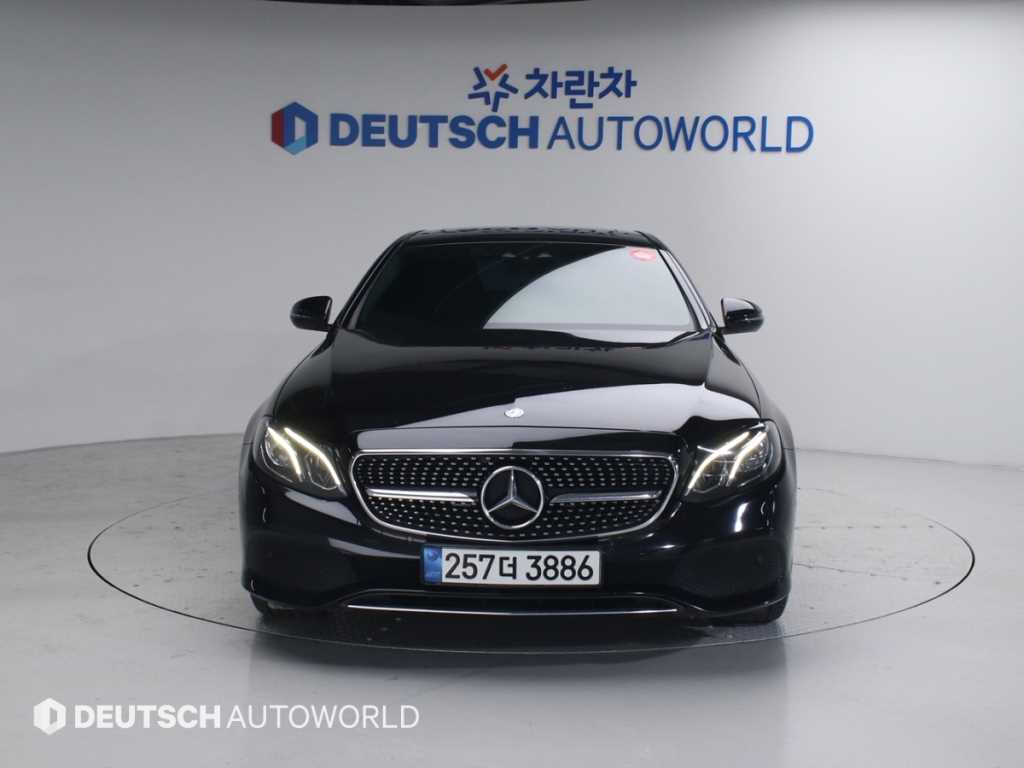 Mercedes Benz E class - Vista 3