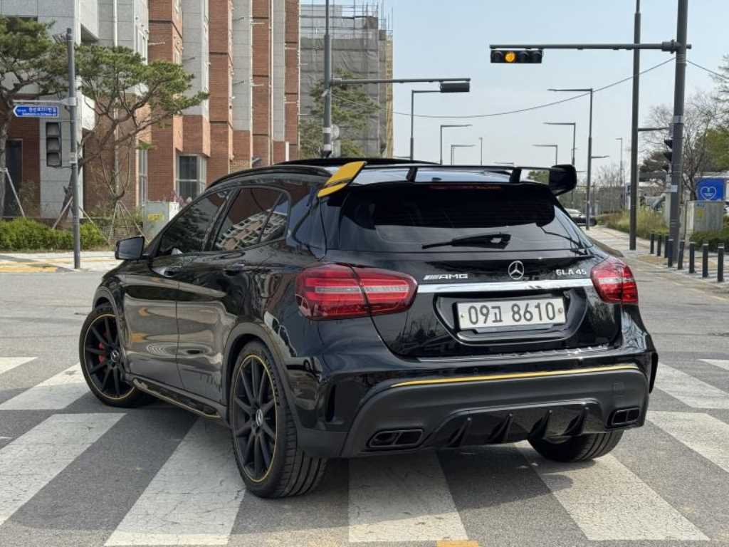 Mercedes Benz GLA Class - Vista 2