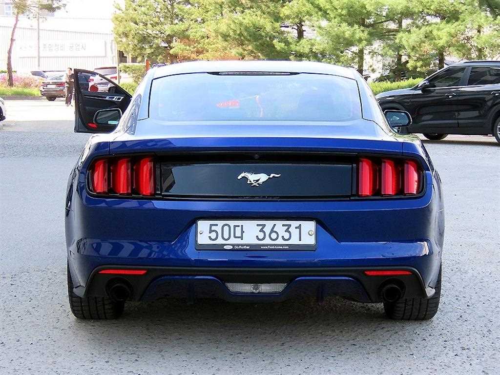 Ford Mustang - Vista 4