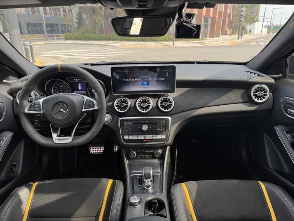 Mercedes Benz GLA Class - Vista 8