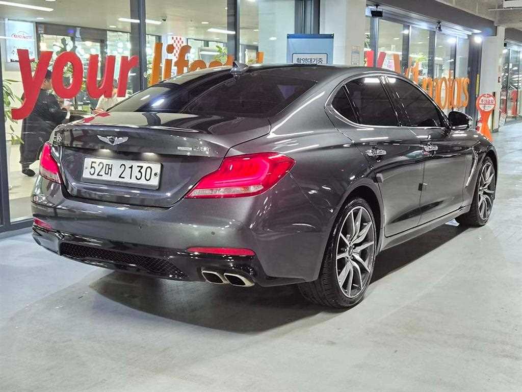 Genesis G70 - Vista 4