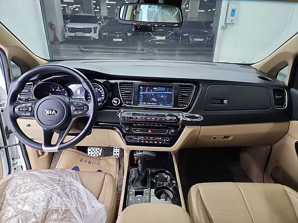 KIA Carnival - Vista 7