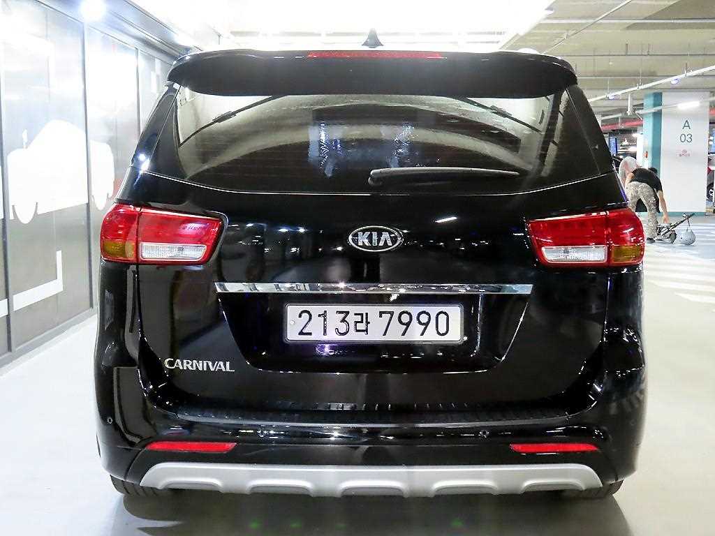 KIA Carnival - Vista 5