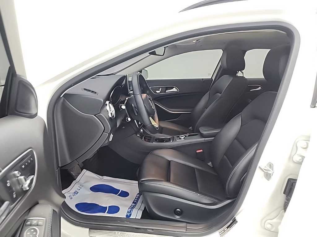 Mercedes Benz GLA Class - Vista 11