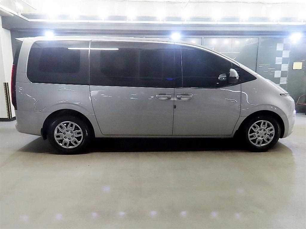 HYUNDAI Staria - Vista 3