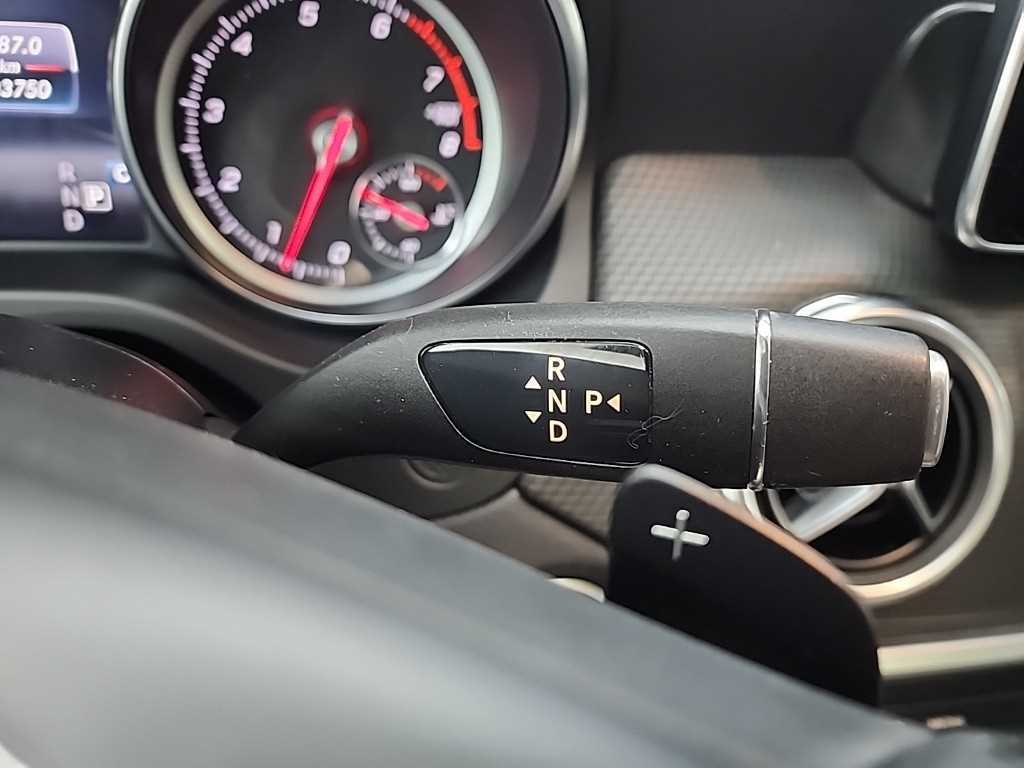 Mercedes Benz GLA Class - Vista 8