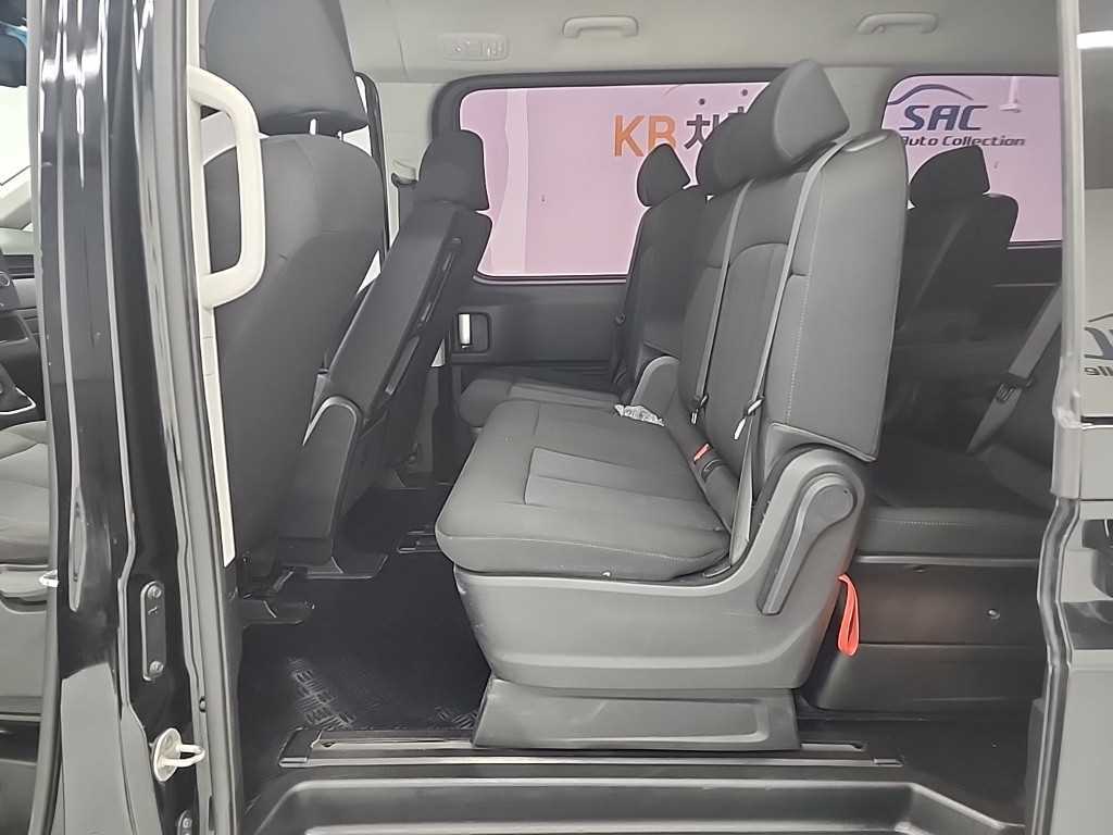HYUNDAI Staria - Vista 12