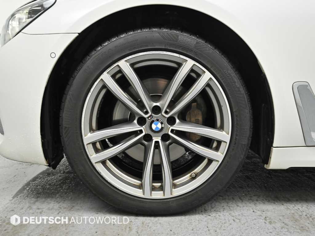 BMW 7 Series - Vista 5