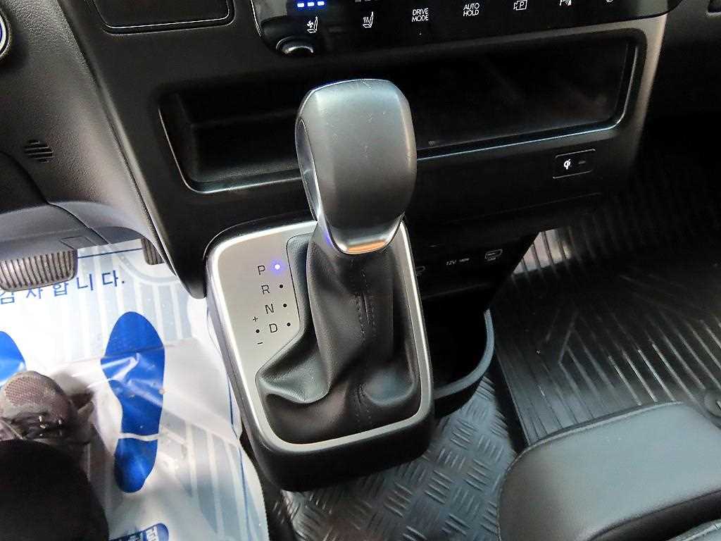 HYUNDAI Staria - Vista 10
