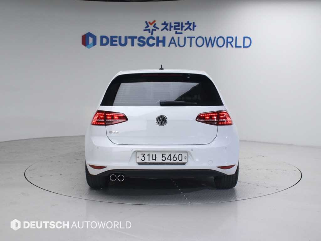 Volkswagen Golf - Vista 4