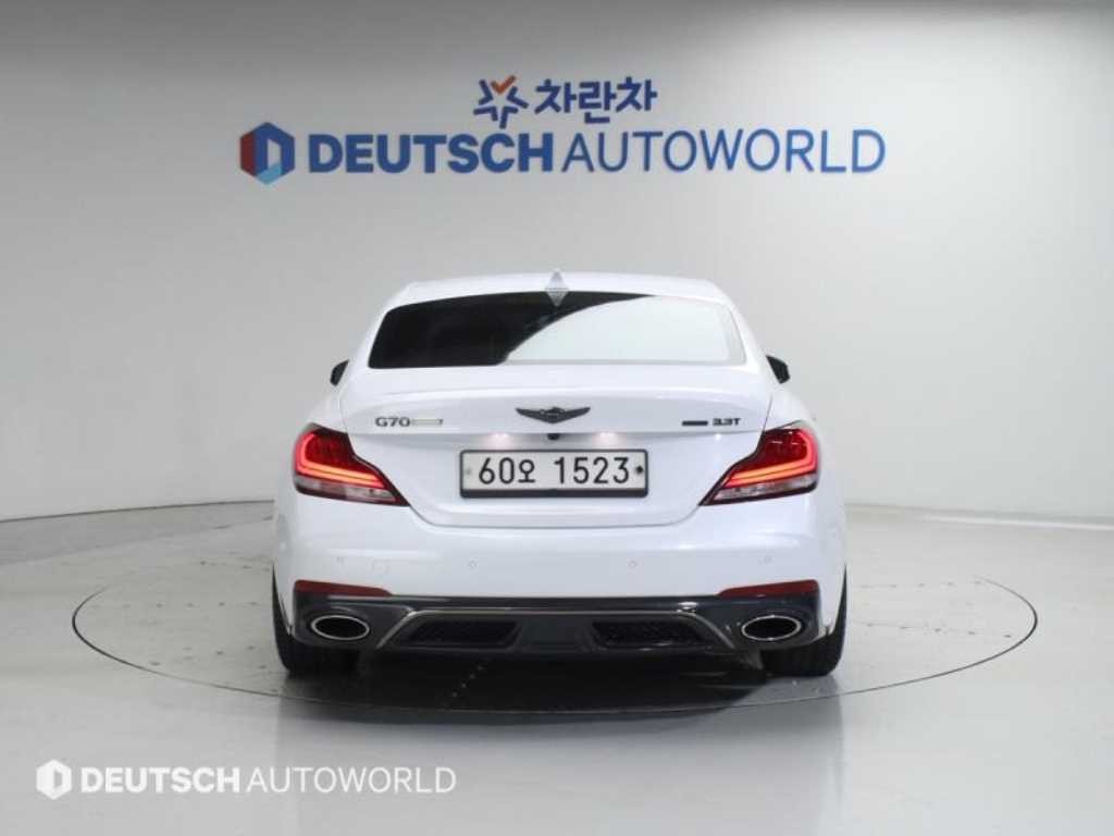 Genesis G70 - Vista 4