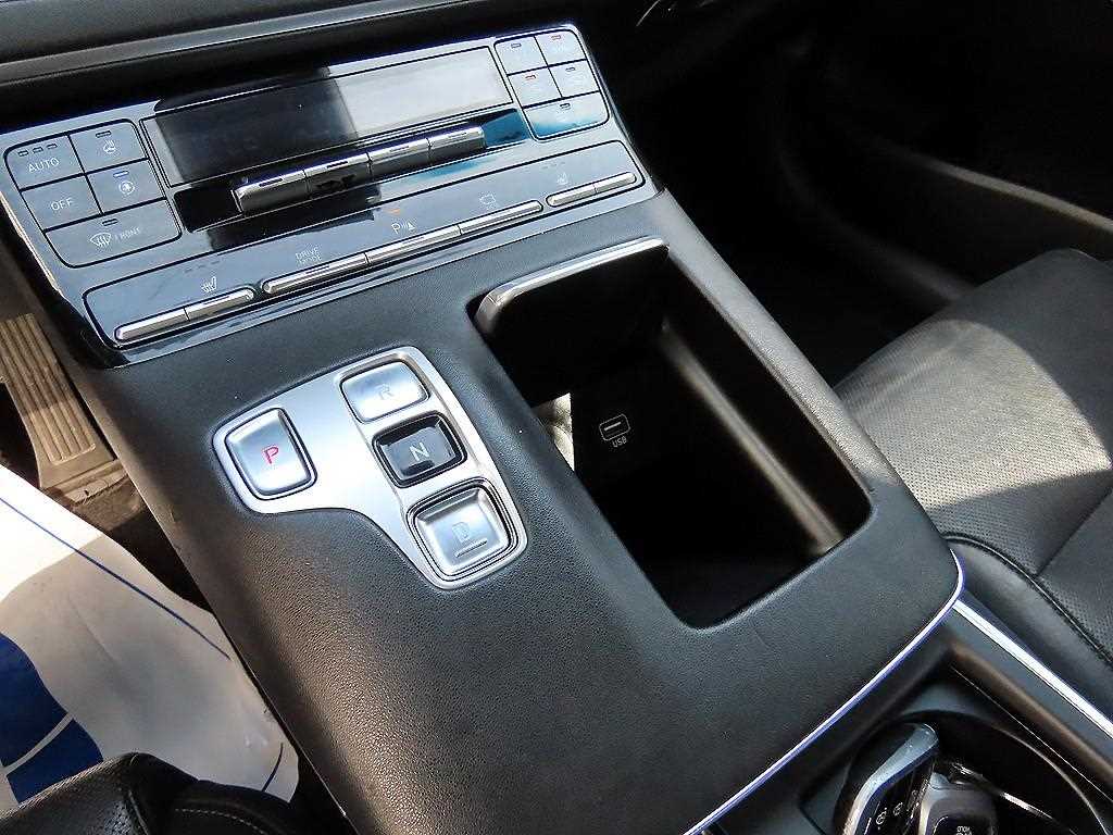 HYUNDAI Grandeur - Vista 10