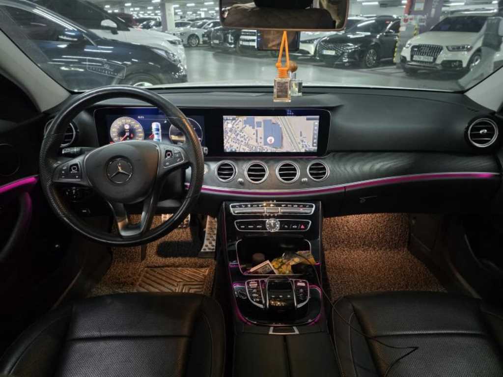 Mercedes Benz E class - Vista 6