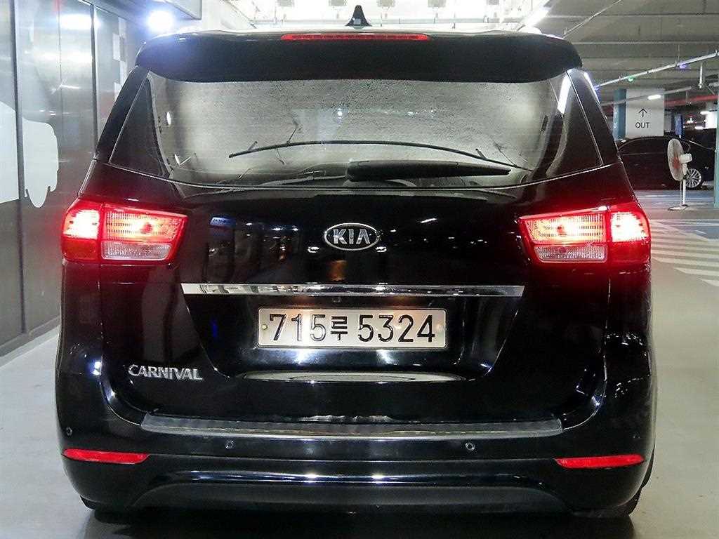 KIA Carnival - Vista 5