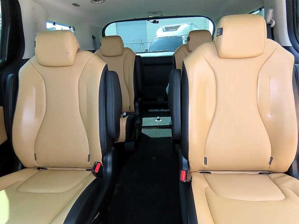 KIA Carnival - Vista 7