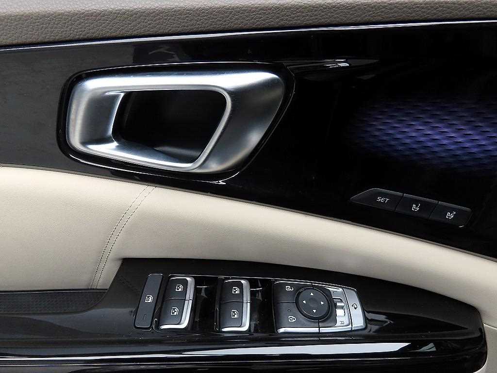 KIA Carnival - Vista 11