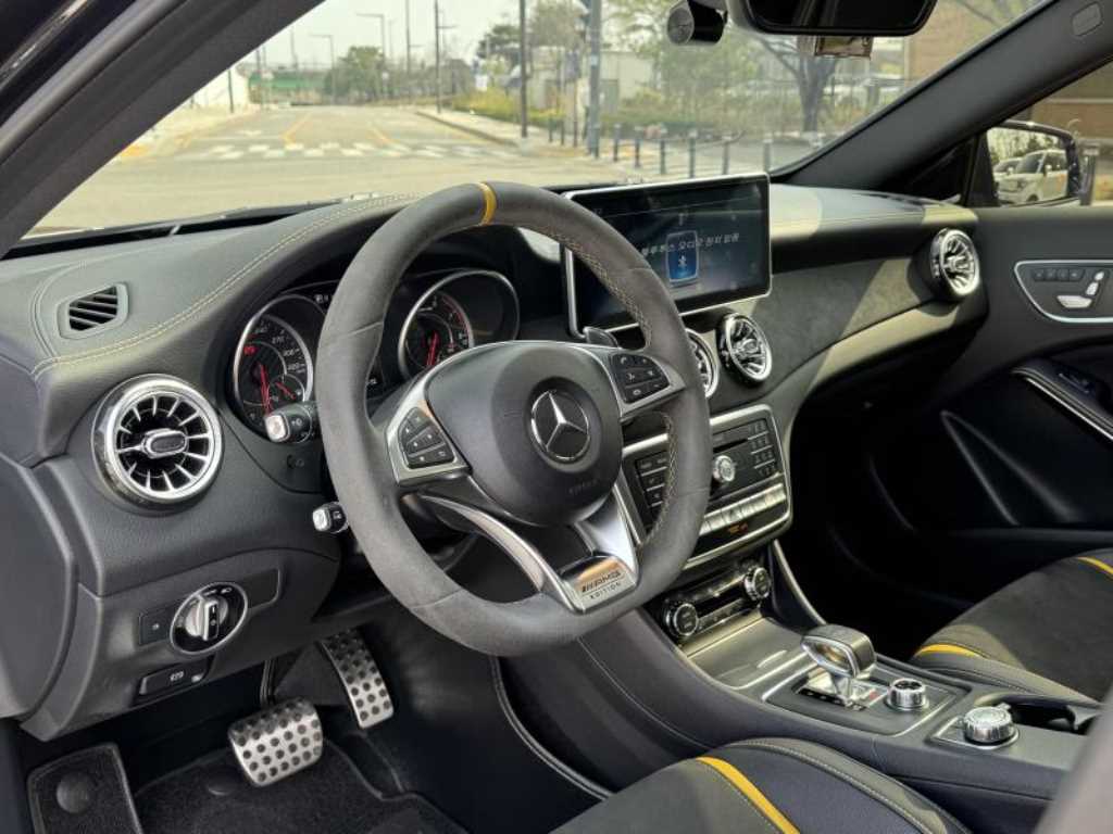 Mercedes Benz GLA Class - Vista 9