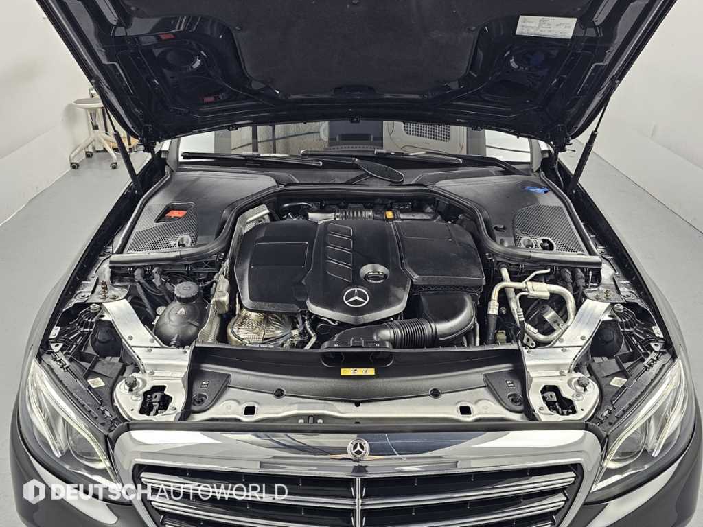 Mercedes Benz E class - Vista 6