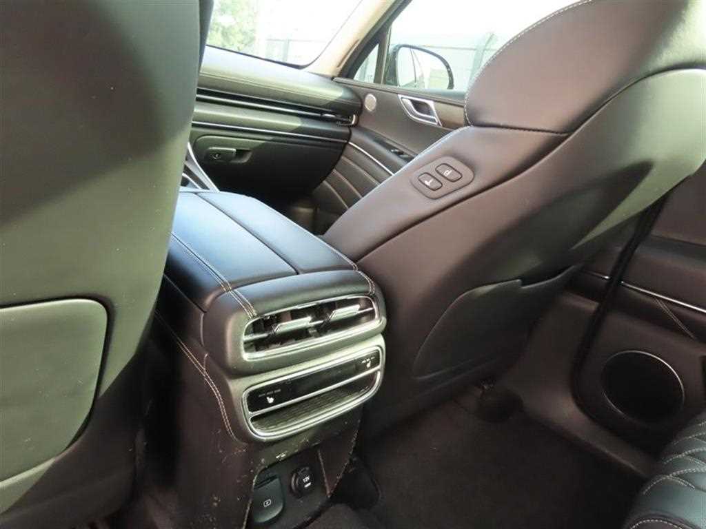 Genesis GV80 - Vista 9