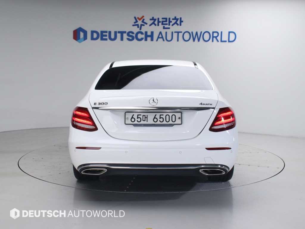 Mercedes Benz E class - Vista 4