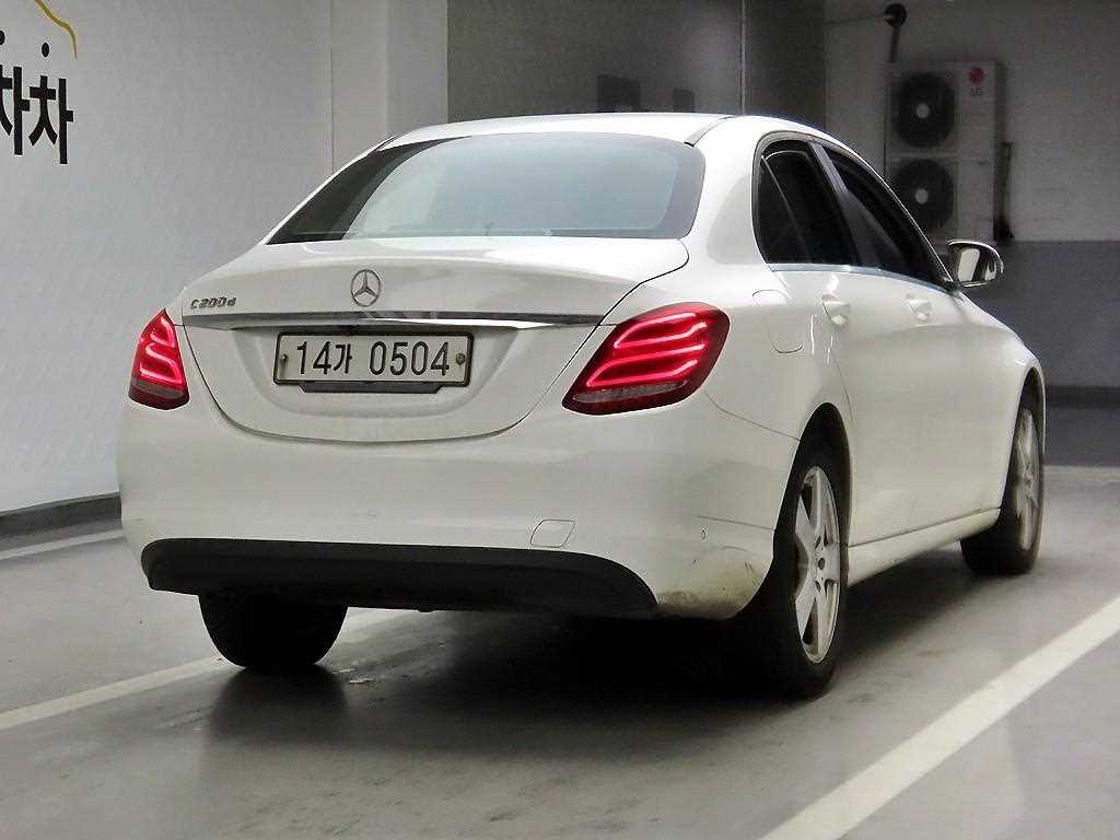 Mercedes Benz C Class - Vista 4