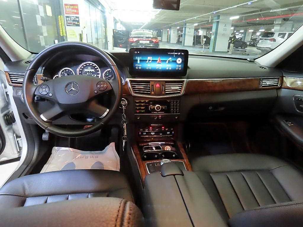 Mercedes Benz E class - Vista 10