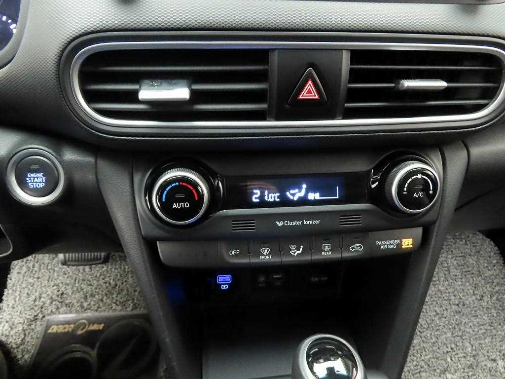 HYUNDAI Kona - Vista 10