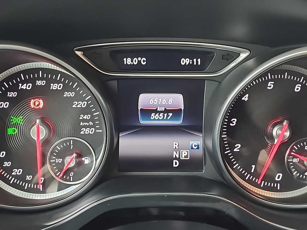 Mercedes Benz GLA Class - Vista 6