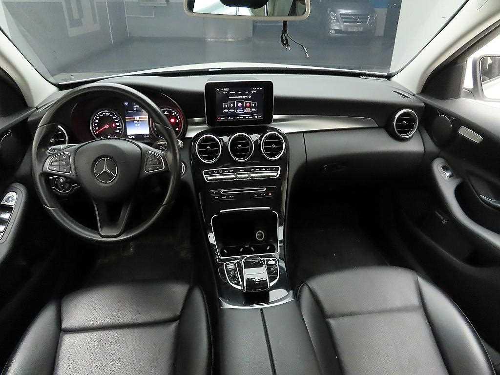 Mercedes Benz C Class - Vista 8