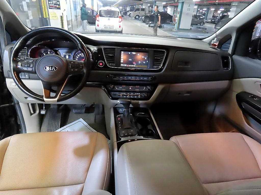 KIA Carnival - Vista 10