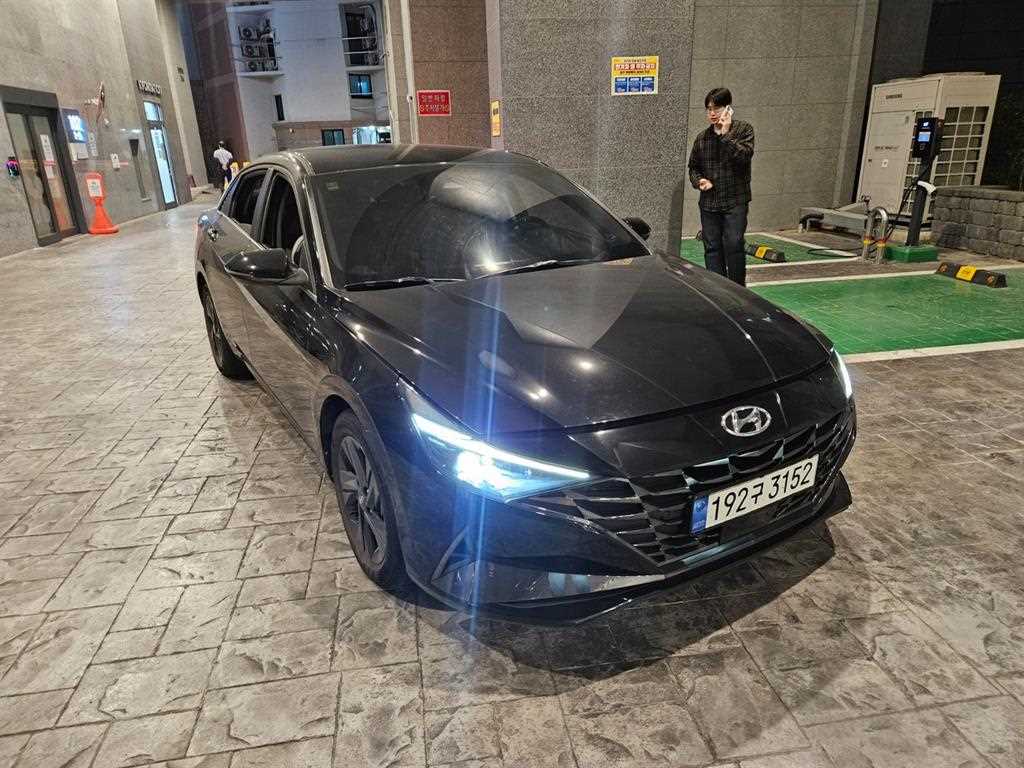 HYUNDAI Avante - Vista 2