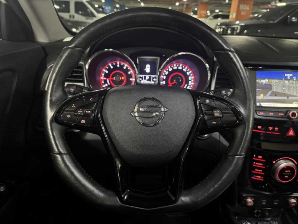 Ssangyong Tivoli - Vista 9
