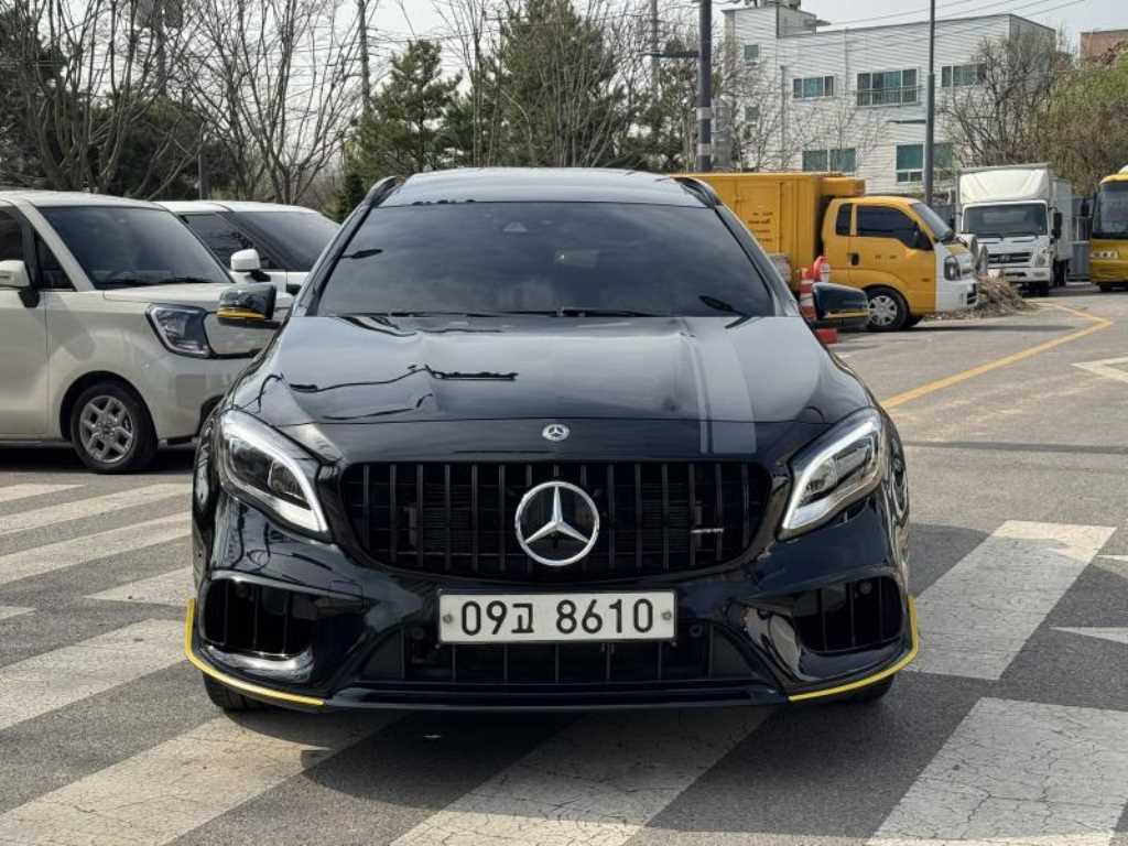 Mercedes Benz GLA Class - Vista 3