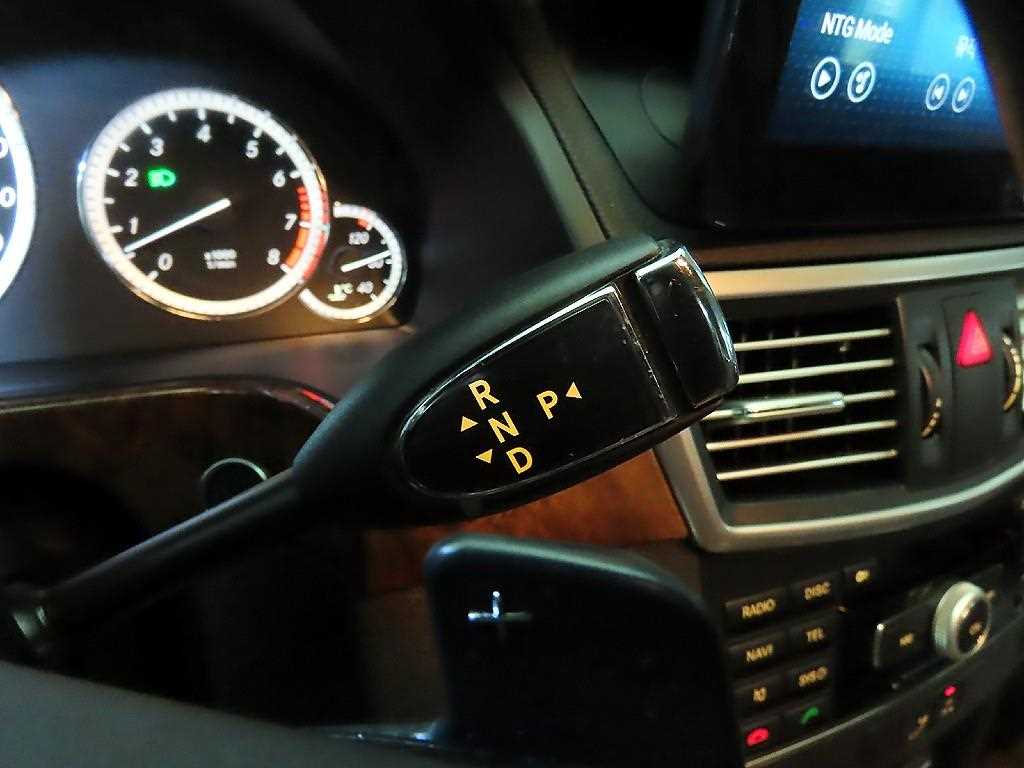 Mercedes Benz E class - Vista 12