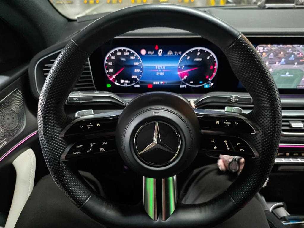 Mercedes Benz GLE Class - Vista 12