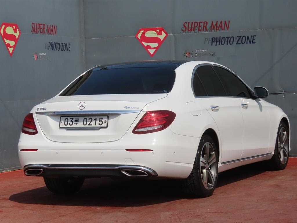 Mercedes Benz E class - Vista 3