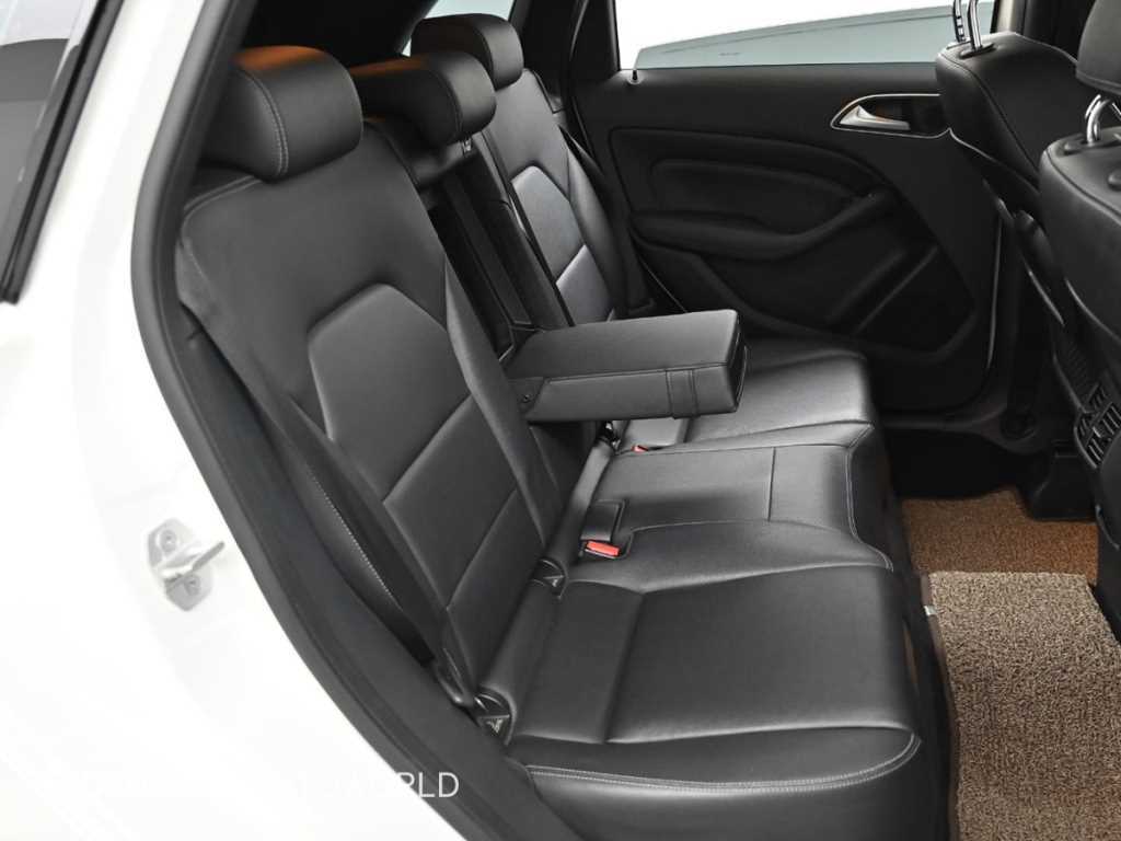 Mercedes Benz B Class (MY B) - Vista 12