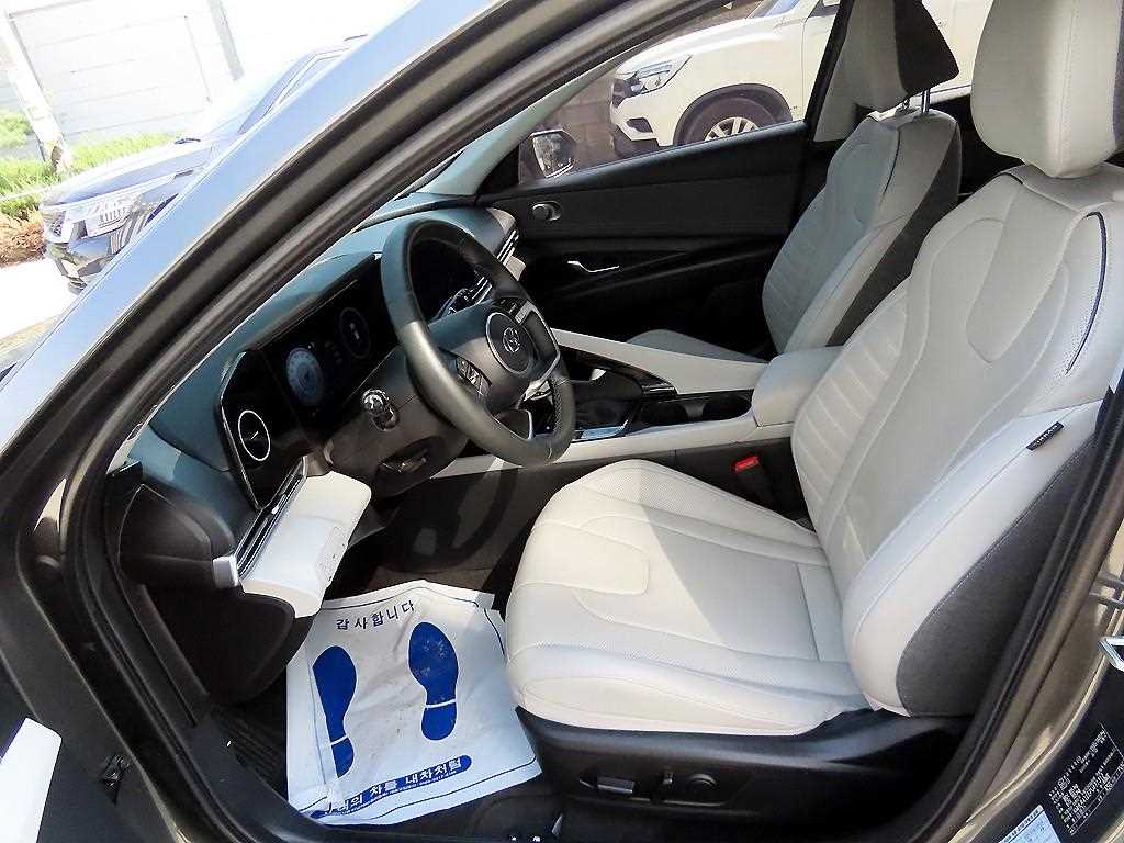 HYUNDAI Avante - Vista 5