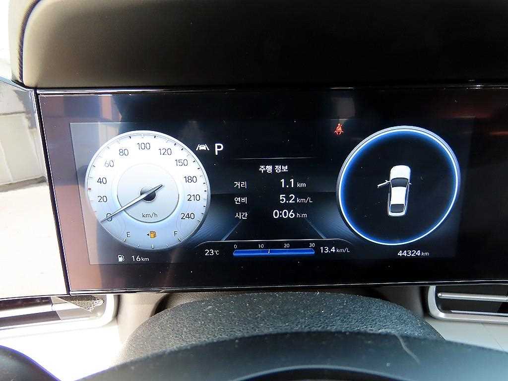 HYUNDAI Avante - Vista 9