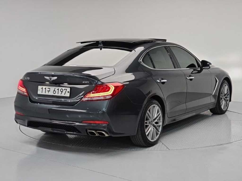 Genesis G70 - Vista 4