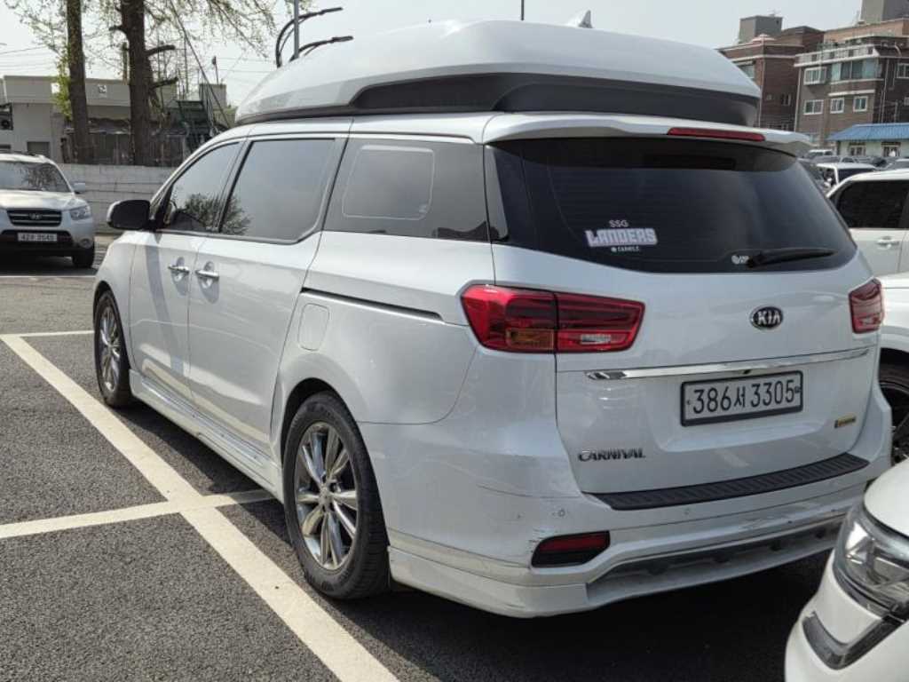 KIA Carnival - Vista 3