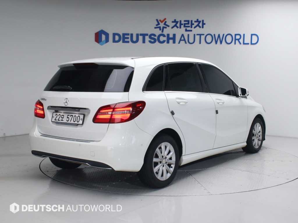 Mercedes Benz B Class (MY B) - Vista 2