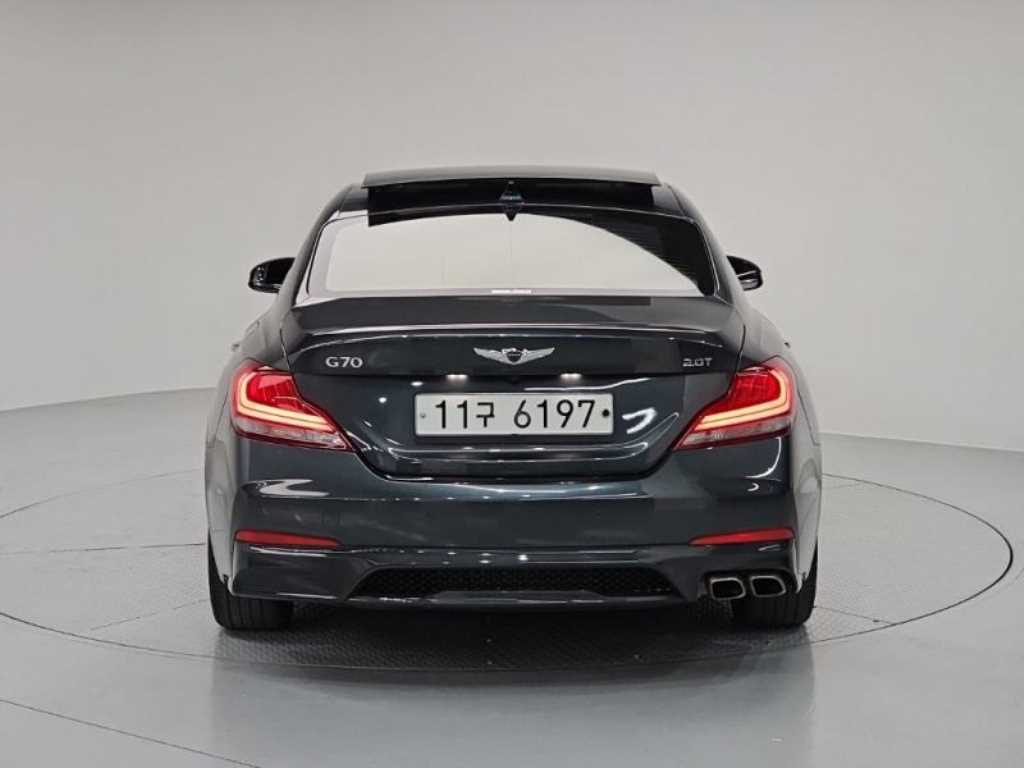 Genesis G70 - Vista 3