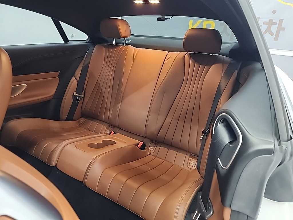 Mercedes Benz E class - Vista 12
